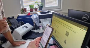 Днес и утре екипи на столичната здравна инспекция ще съдействат на желаещите за сдвояване на мобилните им телефони с електронното пациентско досие