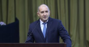 Доверието в сегашния политически модел наистина е на изчерпване, заяви Румен Радев