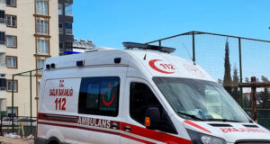 Един човек е в неизвестност и трима са били ранени при срутване на скеле в Северна Турция