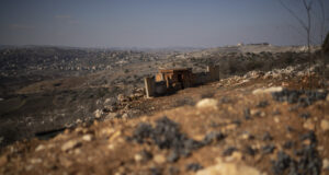 Единадесет души са убити при израелска атака срещу села в Южен Ливан в отговор на атака на "Хизбула"