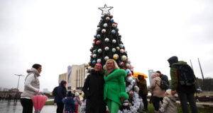 Елхата на децата на София беше открита пред Националния дворец на културата в София