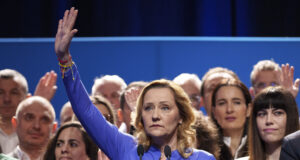 За ново напрежение в коалиционните преговори съобщават румънските медии: Елена Ласкони пристигна непоканена на среща на проевропейските партии