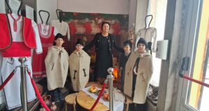 Заместник-министърът на образованието Емилия Лазарова откри Коледен благотворителен базар в столичното 107-о Основно училище ''Хан Крум''