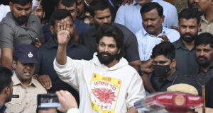 Индийски актьор беше задържан след смъртта на почитател по време на филмова премиера