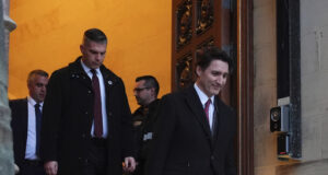 Канадският премиер Трюдо е изоставен от собствената си партия в разгара на политическа криза