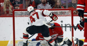 Каролина спечели дербито с Ню Джърси в НХЛ