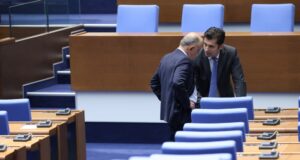 Председателят на парламента Наталия Киселова е уведомила с писмо и.ф. главен прокурор Борислав Сарафов за даденото от Кирил Петков писмено съгласие за сваляне на имунитета