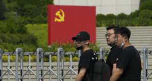 Китайският президент Си призова партията "да обърне ножа навътре", за да сложи край на корупцията