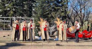 Коледарски благослов огласи площад "Бялата лястовица" в Генерал Тошево в навечерието на Рождество Христово