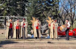 Коледарски благослов огласи площад "Бялата лястовица" в Генерал Тошево в навечерието на Рождество Христово