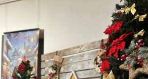 Коледната украса в Министерството на образованието и науката е направена от ученици от Своге