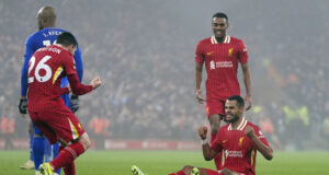 Ливърпул се наложи над Лестър и вече има седем точки преднина пред Челси във Висшата лига