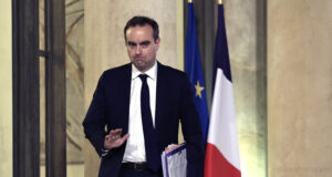 Министрите на въоръжените сили и на външните работи на Франция се срещнаха с командващия ливанската армия