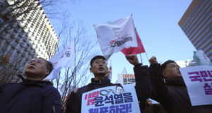 Министрите от правителството на Южна Корея се готвят колективно да подадат оставка, пише южнокорейски вестник