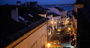 Може ли един референдум да реши проблема с масовия туризъм в Лисабон?