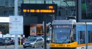 Мъж е блъснат от трамвай на пл. "Македония" в София