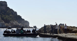 Над 200 трафиканти на мигранти са арестувани в Гърция от началото на годината