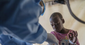 Неизвестно заболяване е довело до смъртта на 143 души в ДР Конго, съобщиха местните власти