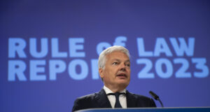 ОБНОВЕНА Бившият еврокомисар Дидие Рейндерс е разследван за пране на пари от властите в Белгия