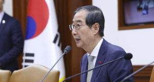 ОБНОВЕНА Южнокорейската опозиция внесе искане за импийчмънт на временния президент; гласуването ще е утре