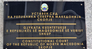 От ДСИ застанаха пред Конституционния съд в Скопие на "езикова стража" до заседанието, на което ще бъде разгледан Законът за употреба на езиците