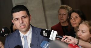 ОБНОВЕНА Преди балотажа ПП-ДБ не са уведомени, че от "БСП-Обединена левица" са подписали декларацията за "санитарен кордон", каза Ивайло Мирчев