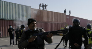 Пакистански военен съд вкара в затвора 25 цивилни заради нападения срещу военни обекти през 2023 г.