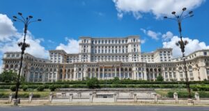 Сградата на румънския парламент в Букурещ