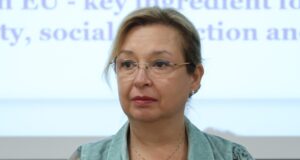 Председателят на Икономическия и социален съвет в интервю за БТА:
                                                                                                Социалноосигурителната системата следва да се върне към началната идея за приноса на хората към нея, каза Зорница Русинова