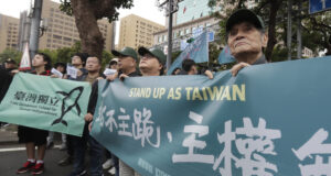 Представители на Китай пристигнаха в Тайпе на необичайно посещение