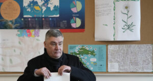 При обработени над 98% от гласовете след първи тур на президентските избори в Хърватия с 49,2% води Зоран Миланович