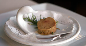 Производителите на гъши дроб във Франция търсят алтернатива на принудителното угояване