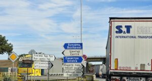 Промени на сигнализацията ще подпомагат пропускането на основния поток от автомобили, преминаващи през ГКПП "Дунав мост" при Русе