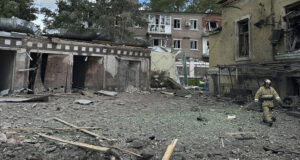 Промишлено съоръжение е повредено при ракетна атака срещу руския град Таганрог, съобщават официални лица