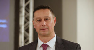 Проф. Евгени Станимиров представи в Русе новата си книга "Бизнес в бързата лента"