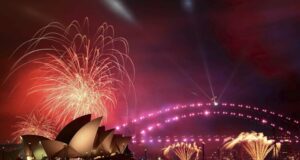 Първият голям град в света, посрещнал 2025 година - Окланд в Нова Зеландия - празнува с фойерверки и светлинно шоу