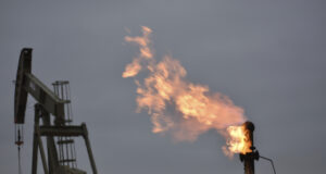 С минимални изменения приключва седмицата на петролния пазар