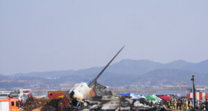 Самолет със 181 души катастрофира в Южна Корея (ОБЗОР)