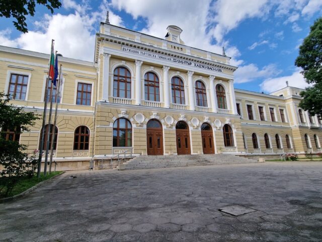 Сградата на търговската гимназия „Димитър Хадживасилев“ в Свищов е номинирана в конкурса „Сграда на годината“