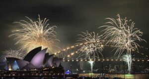 Сидни посрещна 2025 г. с традиционния грандиозен спектакъл на пристанището си