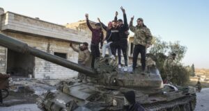 Сирийските бунтовници напредват и твърдят, че са влезли в Хама