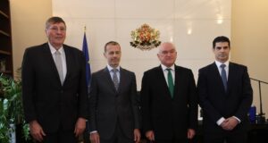 Служебният премиер обсъди развитието на българския футбол с президентите на УЕФА и БФС
