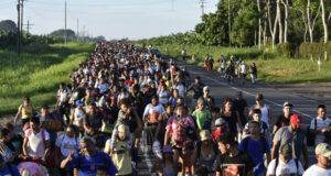 Според правозащитници мексиканските власти са разпръснали два малки кервана с мигранти на път за САЩ