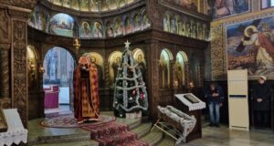 Страданията са дисхармония на нашия живот, каза в неделната си проповед отец Славчо Проданов в Търговище