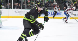 Тайлър Сегин ще се подложи на операция и най-вероятно ще пропусне остатъка от редовния сезон в НХЛ с Далас Старс