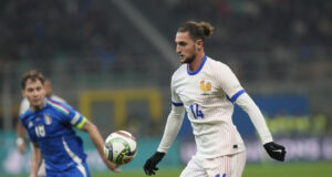 Треньорът на Олимпик Марсилия Роберто Де Дзерби е попитал Адриен Рабио дали има брат