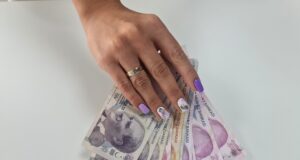 Турската лира достигна нов исторически минимум спрямо долара