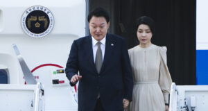 Управляващата партия в Южна Корея обяви, че ще гласува против импийчмънт на президента