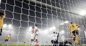 Уулвърхямптън победи Манчестър Юнайтед в мач от Висшата лига и ce измъкна от зоната на изпадащите