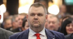 Фактът, че повече от 200 населени места са без ток, е скандален, КЕВР да започне проверка на техническата обезпеченост, настоя Делян Пеевски